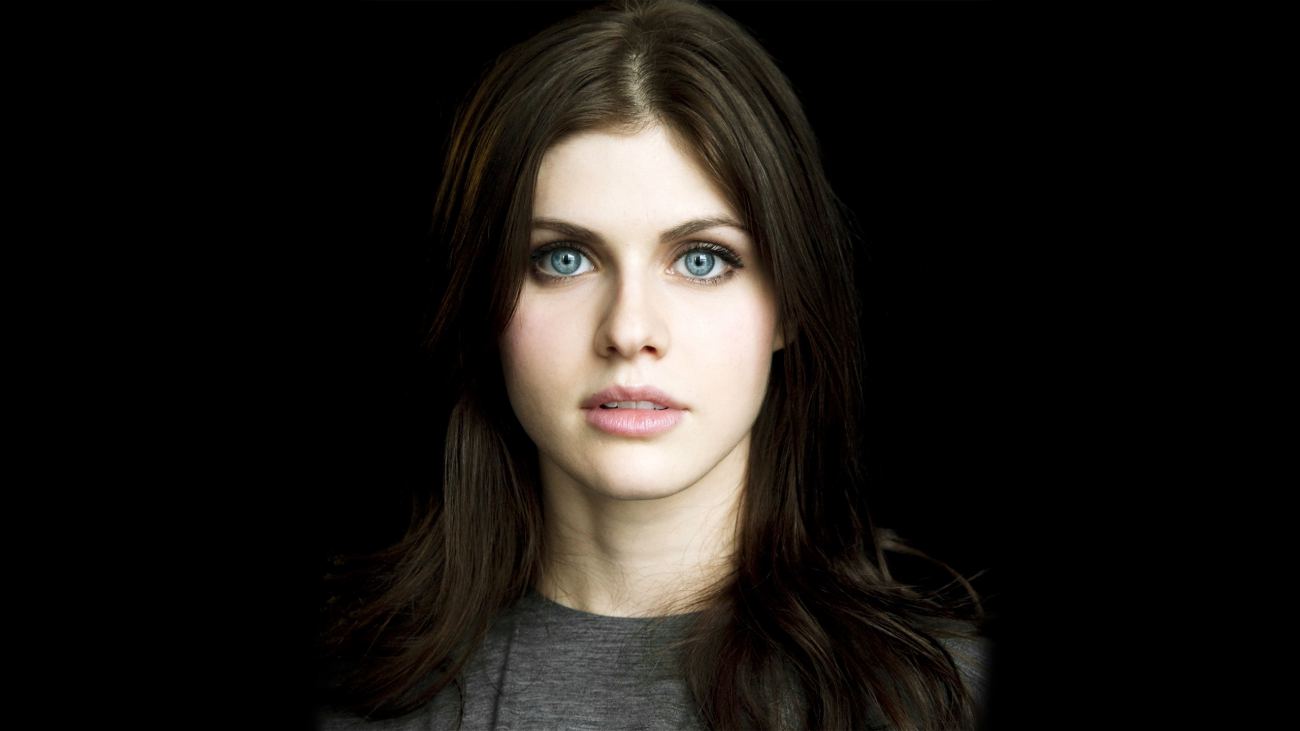 Beautiful Alexandra Daddario Widscreen Wallpaper